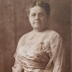 SarahMitchellGuernsey.jpg