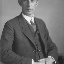 Ray_Lyman_Wilbur_family_photo.jpg