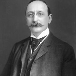 800px-Cass_Gilbert_1907.jpg